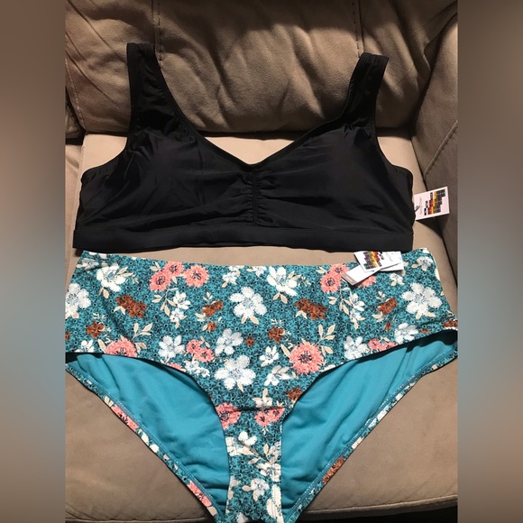 2X$20🆕 2 PCS Size 2X (20W-22W)Adjustable Straps and Mid-RiseCheeKy Black andGre - Picture 3 of 13